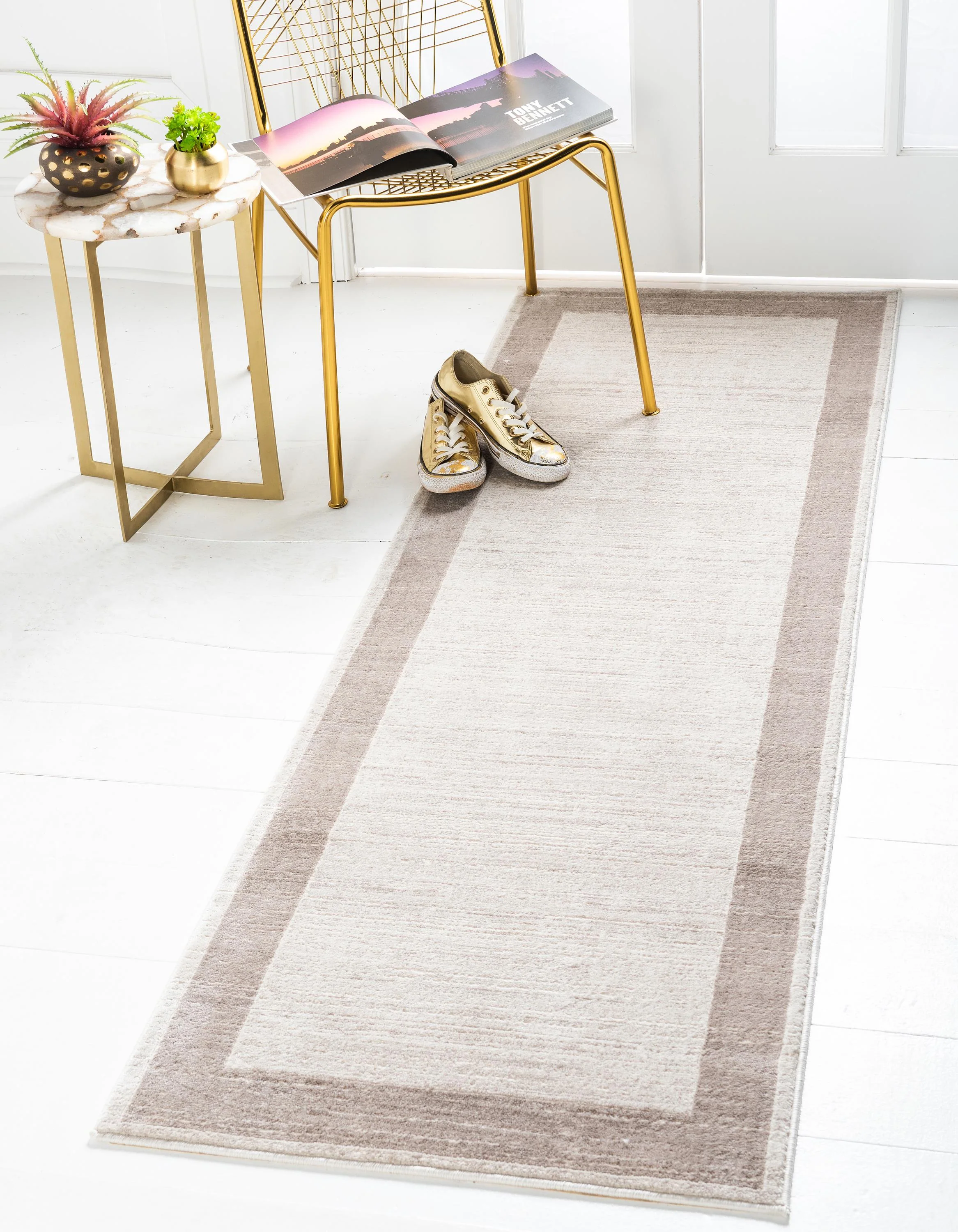 Brysen Modern Border Rug from Unique Loom