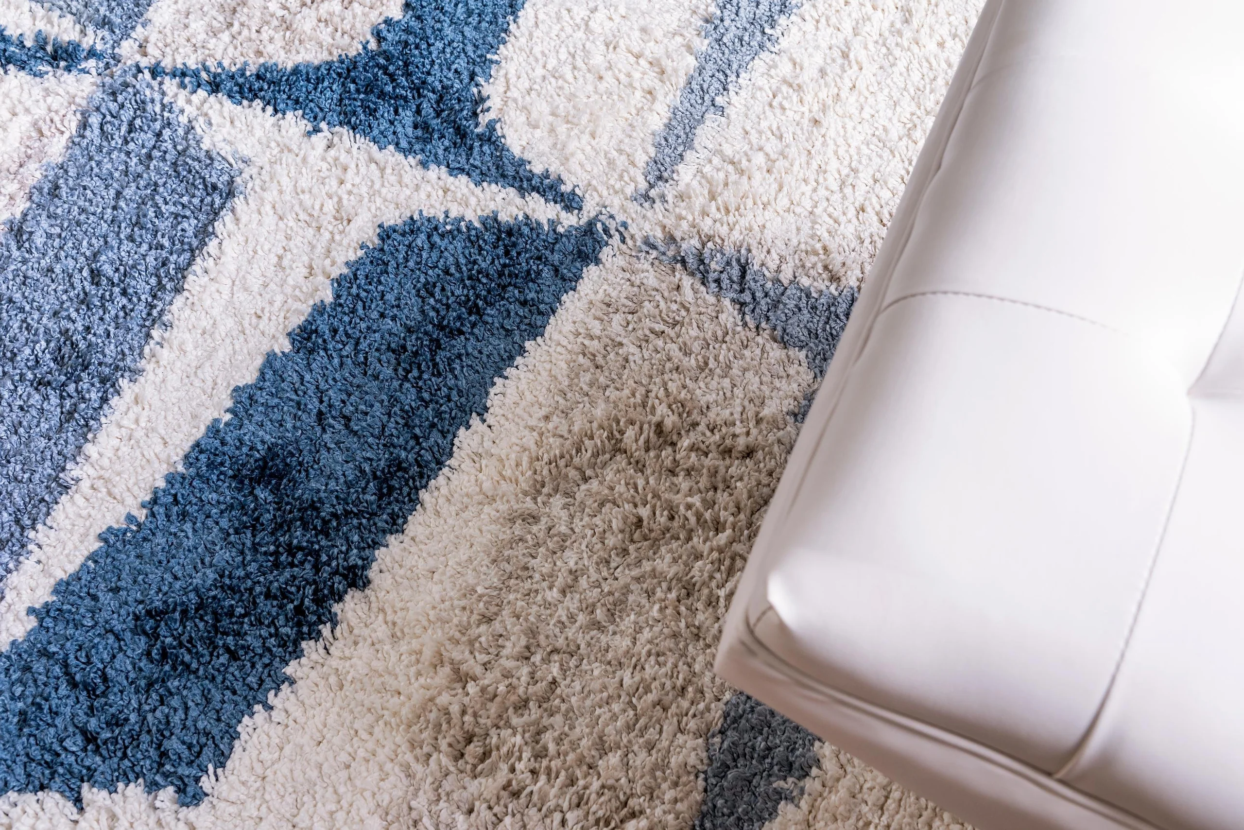Jeramiah Modern Shaggy Area Rug from Unique Loom in Soft Polypropylene