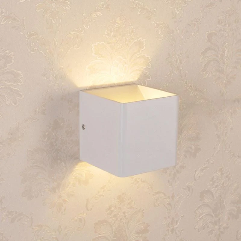 Moderne LED up down kubus wandlamp in aluminium en acryl