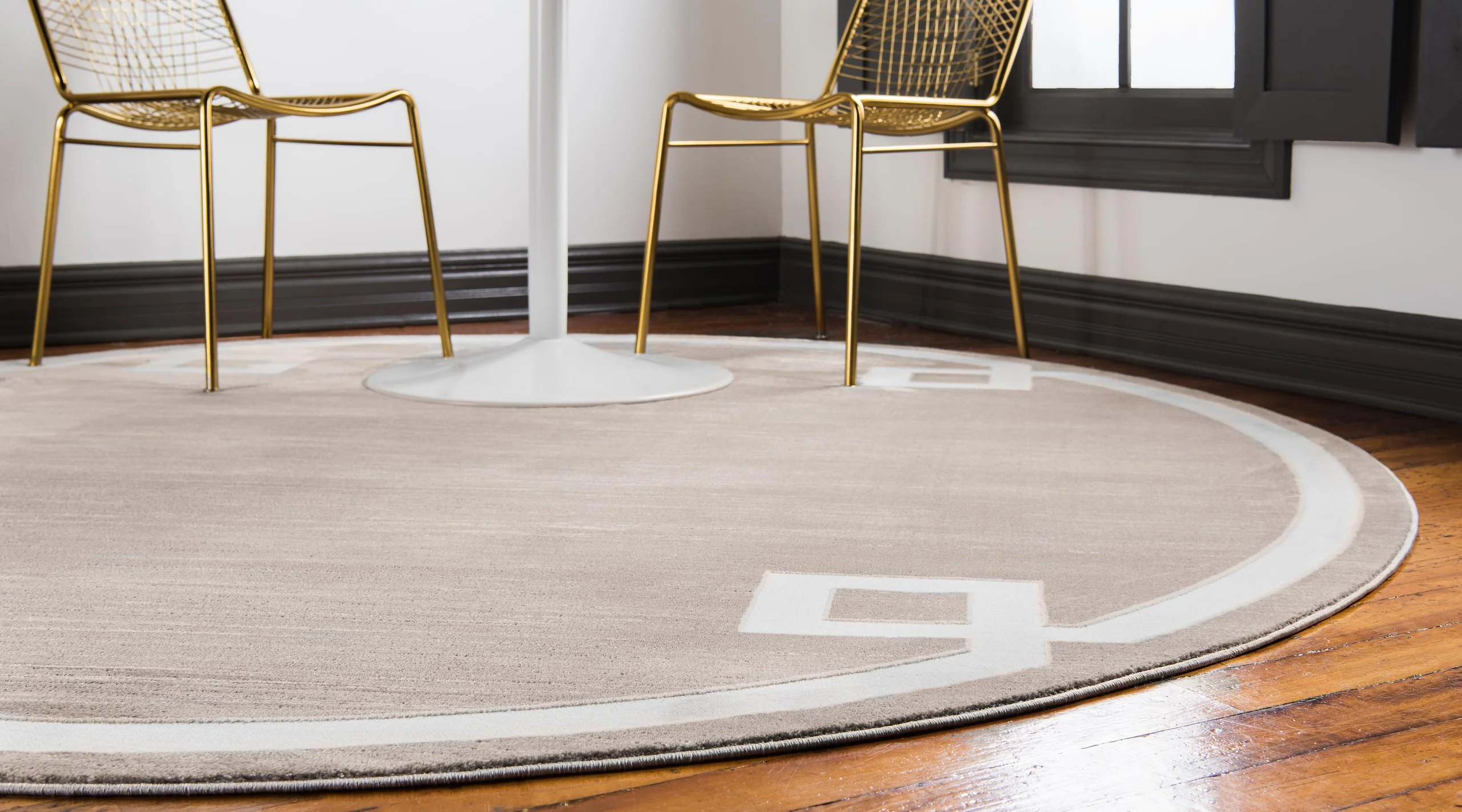 Dangelo Modern European Border Rug by Unique Loom
