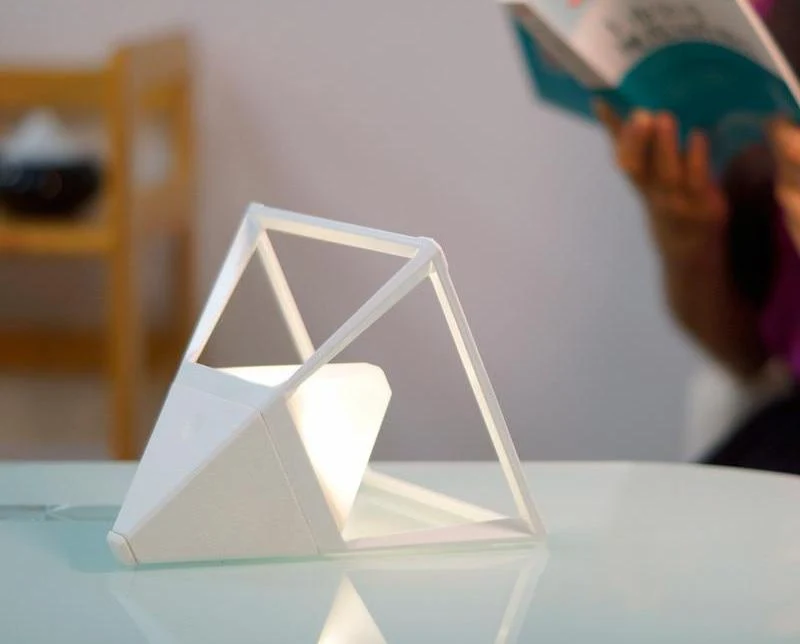 Lámpara de diamante piramidal con activación táctil para interior y exterior