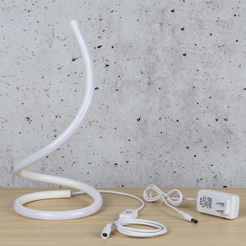 Sansa dimbar spiralskrivbordslampa i aluminium med touchdimning