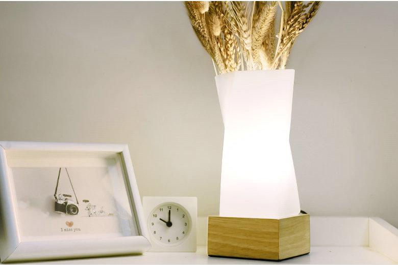 Lull moderne twist bureaulamp in hout, glas en keramiek