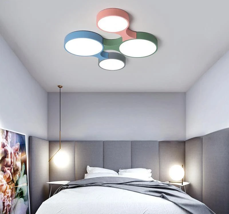 Moderne nordisk loftlampe i jern og akryl med farver