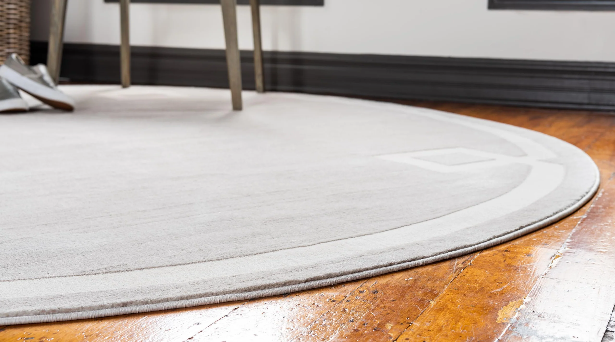 Dangelo Modern European Border Rug by Unique Loom