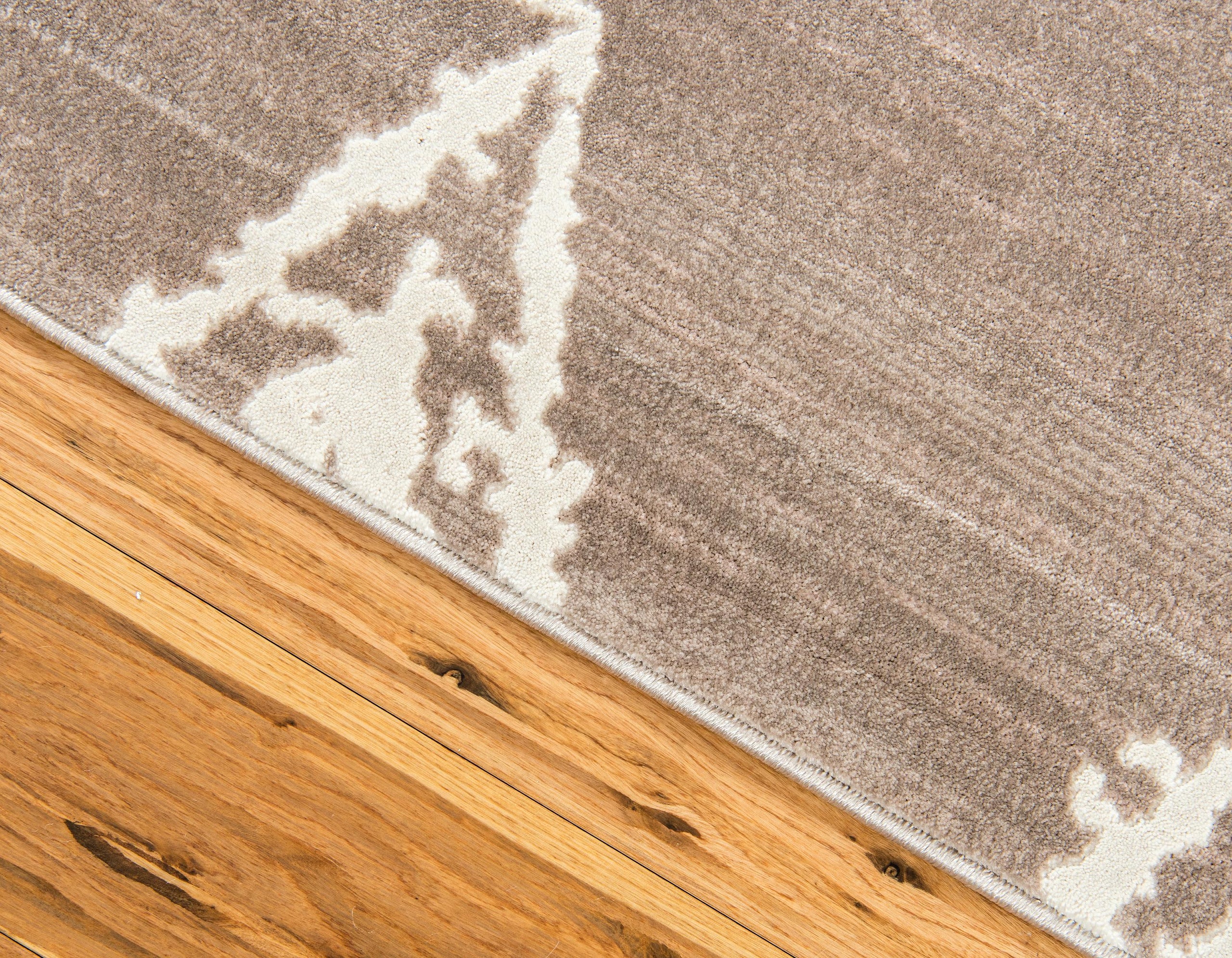 Jakobe Faded Diamond Pattern Area Rug by Unique Loom