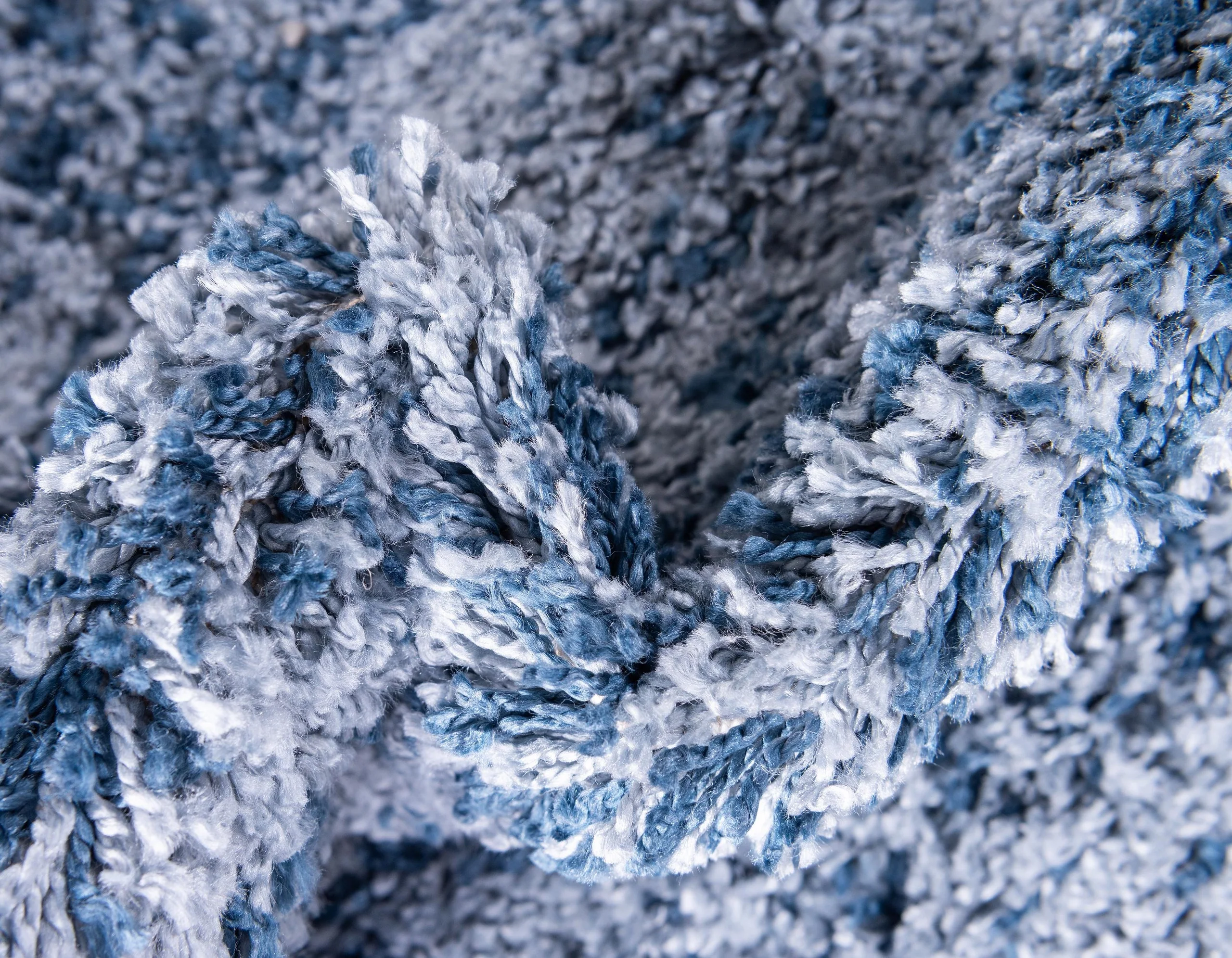 Puszysty dywan Jaydin Marl od Unique Loom do nowoczesnych salonów